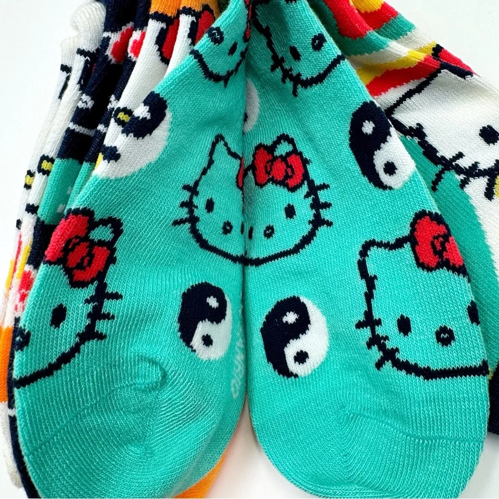 Hello Kitty Sanrio Womens No Show Socks Hippie Groovy Hippy Gift Peace Yin Yang